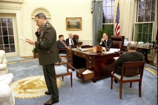 Oval Office GHW Bush staff 1992